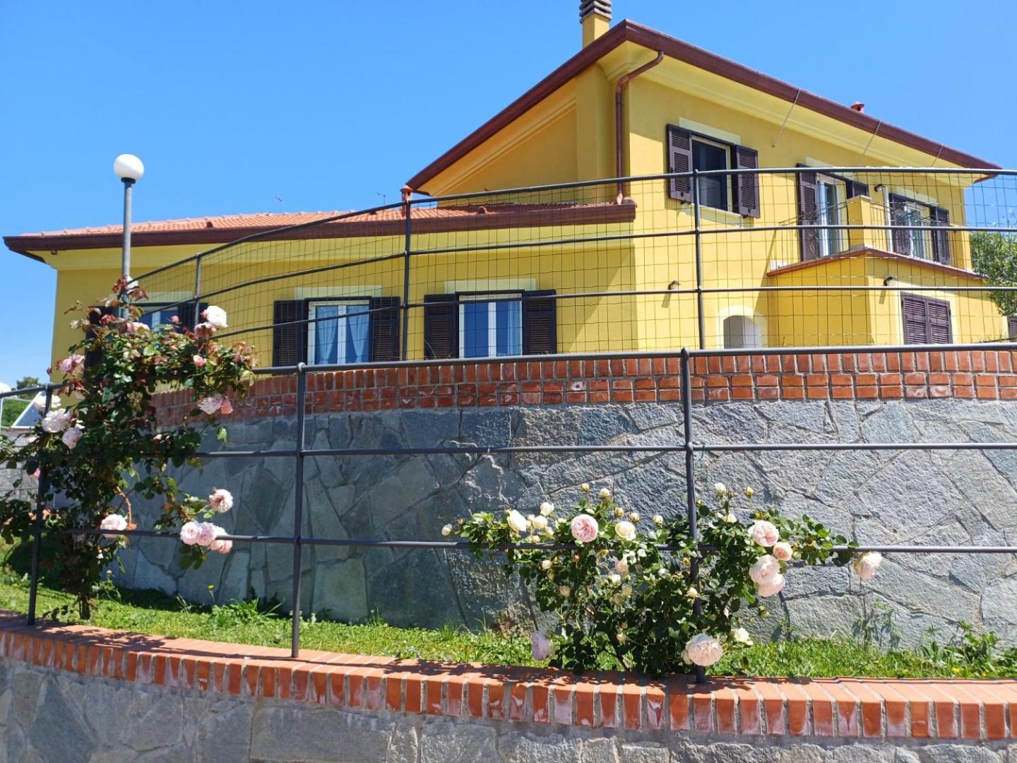 Joivy Villa Guanna - Charming Flat With Garden Bracco ภายนอก รูปภาพ