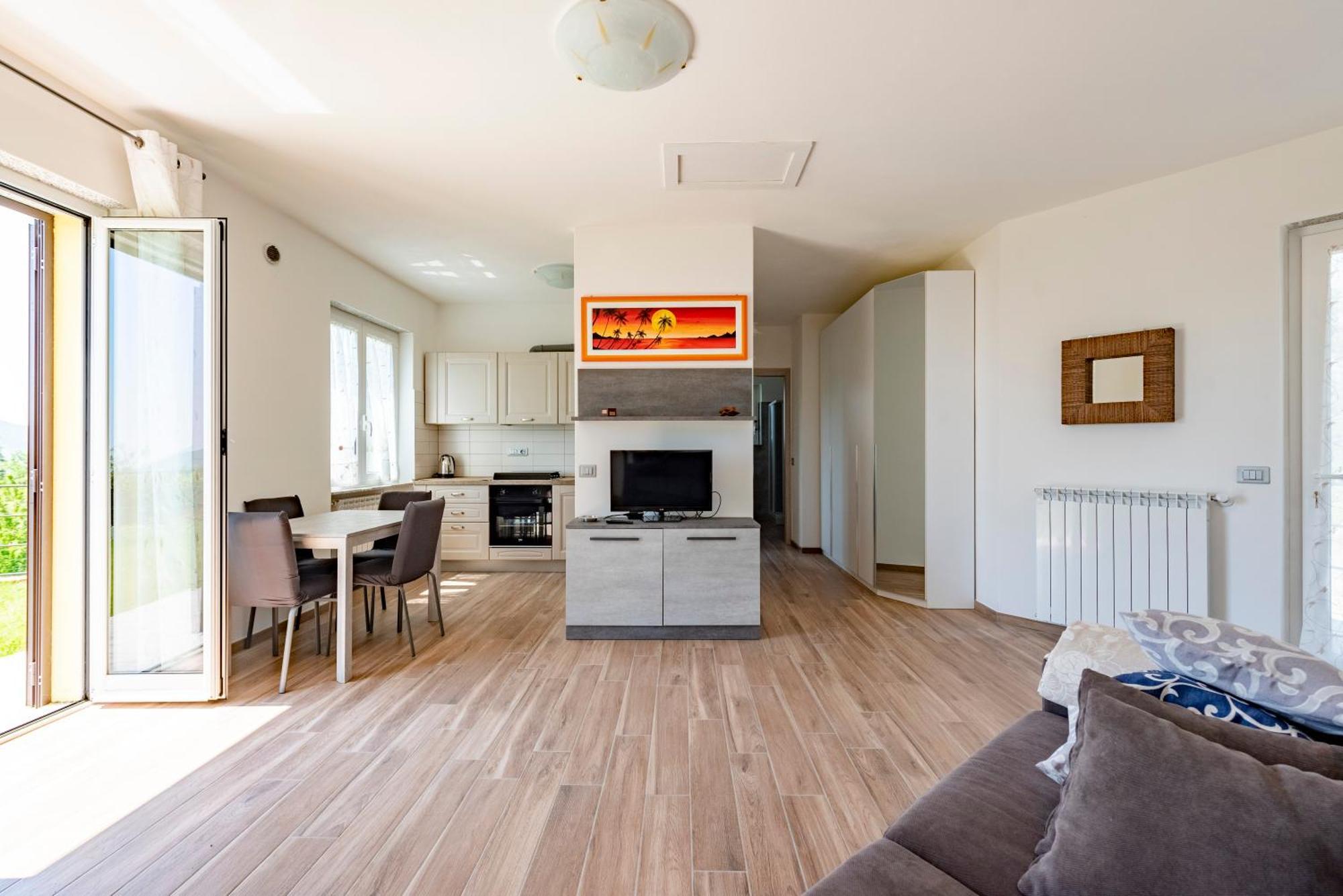 Joivy Villa Guanna - Charming Flat With Garden Bracco ภายนอก รูปภาพ