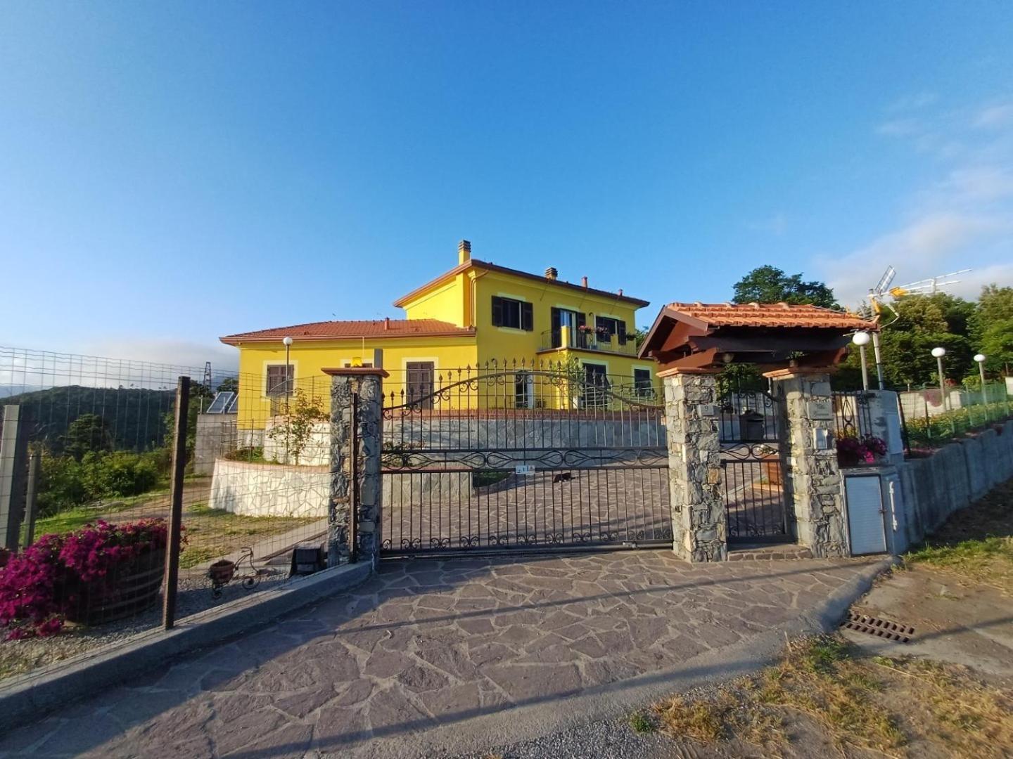 Joivy Villa Guanna - Charming Flat With Garden Bracco ภายนอก รูปภาพ
